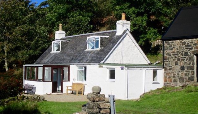 Na Fuarain - Peaceful stone cottage with stunning views