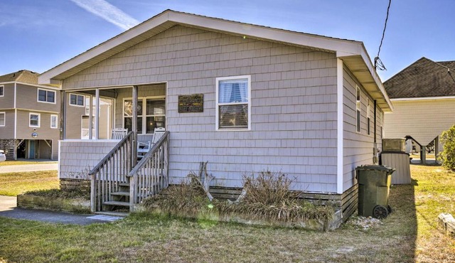 Nags Head Cottage: Screened Porch, Walk to Beach!