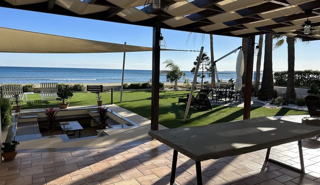 Nala Beachfront Villa with jacuzzi, 5 bedrooms