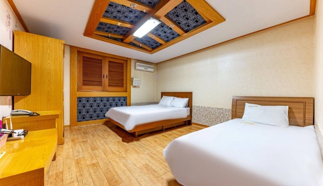 Namwon Hyatt