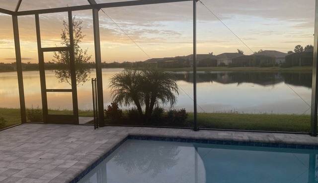 Naples Paradise. IMMACULATE Home - Built in 2021. SPECTACULAR!