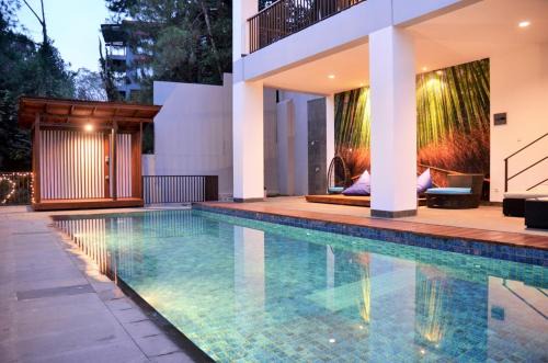 Narwastu Hill View Villa 6 Bedrooms With a Private Swimming Pool and a Movie Room and a Billaird Table