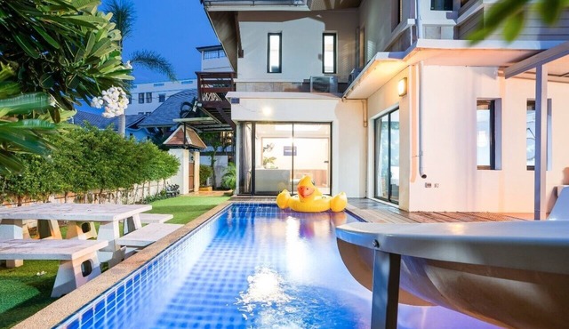 Natcha Pool Villa by Warin