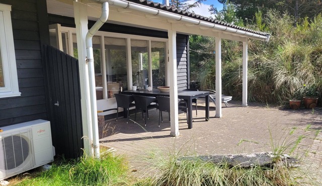 Natural plot, fireplace and true west coast