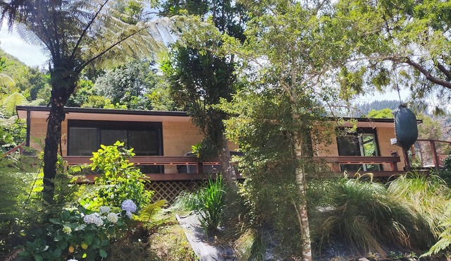 Nature based cabins 10mins from Nelson Group friendly 4 cabins & 2 bedroom house