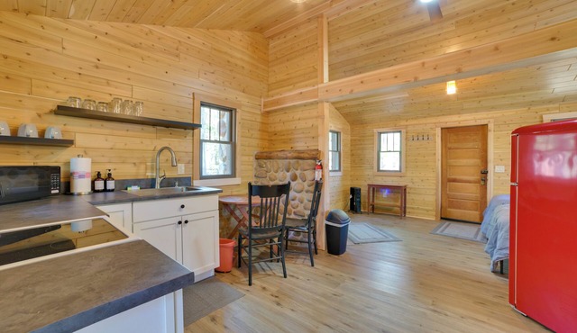 Nature Lover's Getaway: Studio by Pigeon River