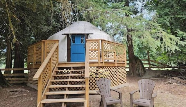 Nature Nook Yurt - Blue Door