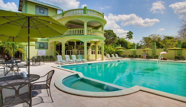 Nature trails, Spa, horse back riding, restaurant, Deluxe Room w/Balcony - MB