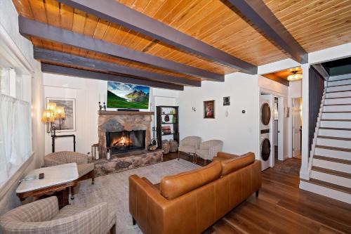 Natures Peak - Family Retreat with 2 Fireplaces