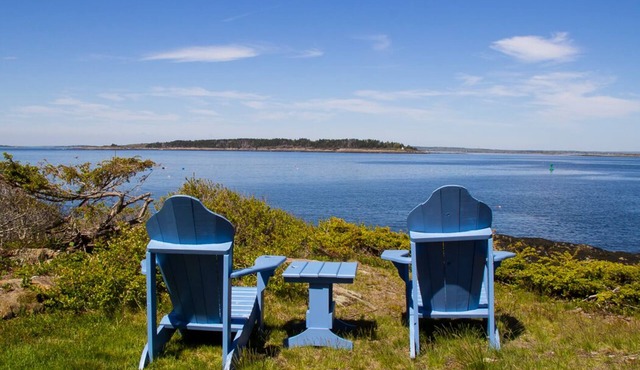 Nautical themed Oceanfront Cottage located at the Mouth of picturesque Mackerel Cove!