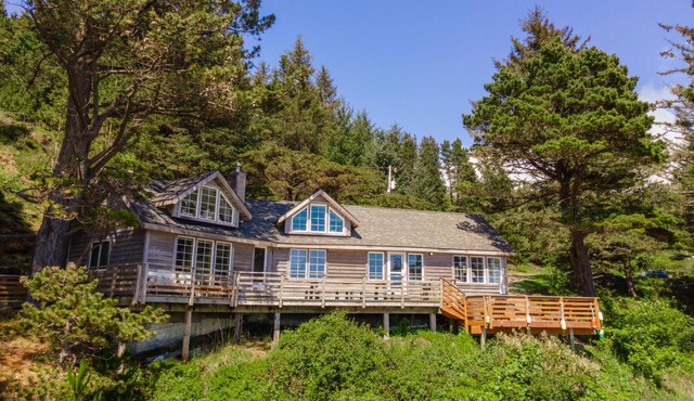 Nautilus - Oceanfront Nantucket Style Home