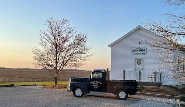 Nauvoo with a country view. Visit us here on the farm for a perfect unique stay