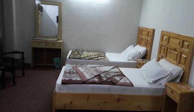 Naveed Tourist Inn