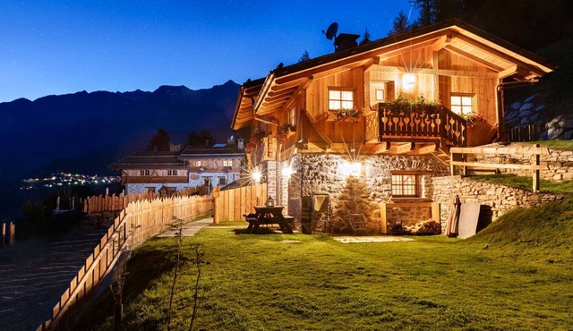 nCharming Mountain Chalet, Panorama view, Garden, Modern Comforts, Pet-Friendly