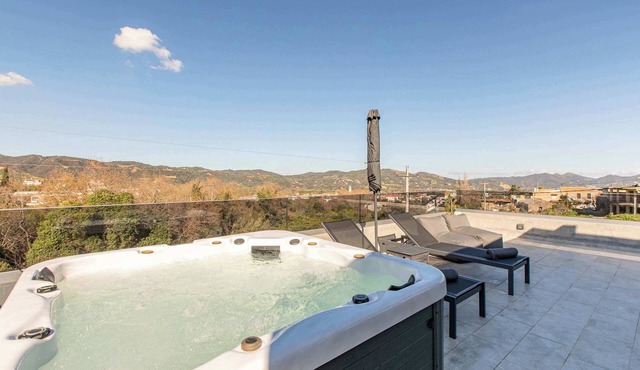 Neaira First Floor Apartment With Private Hot Tub