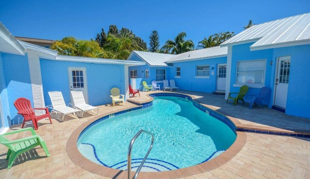 Near beach. Daily rentals. Villa 1, Pool. King bed