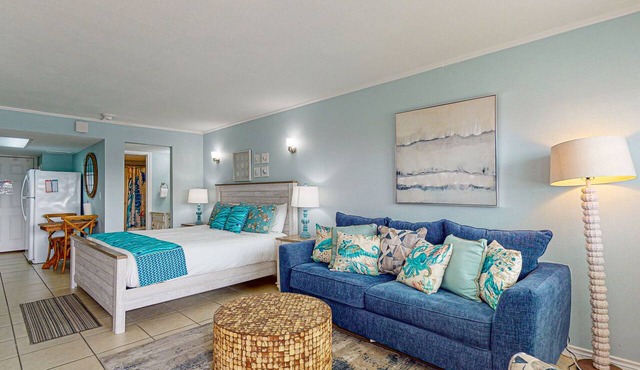 Near Beach, Shared Pool, Hot Tub, Golf Cart Access