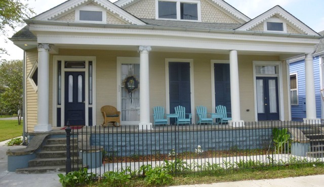NEAR FRENCH QUARTER, 4 or 8 King beds, Sleeps 8 - 16 - safest area