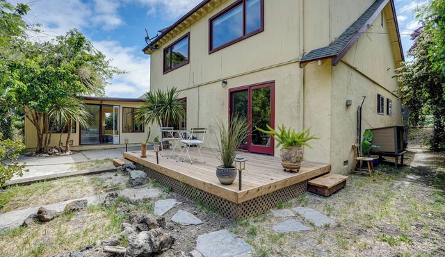 Near Golf, Trails & Parks: Lush Pinole Retreat