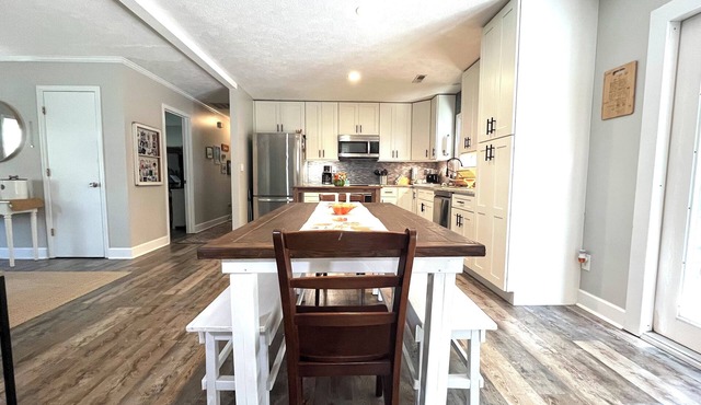 Near ILM Family Gathering Home, Sleeps up to 8, host up to 12. Your Holiday spot