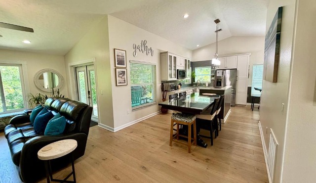 Near KSC - Peaceful Spacious Home for 6 - Fully Stocked Kitchen and Coffee Bar