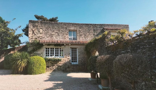 Near Nantes House in vineyards with Pool