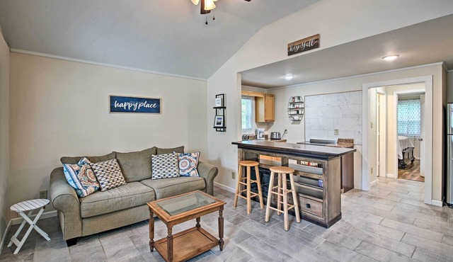 Near Nat'l Park: ‘Hollywood Park’ Hot Springs Home