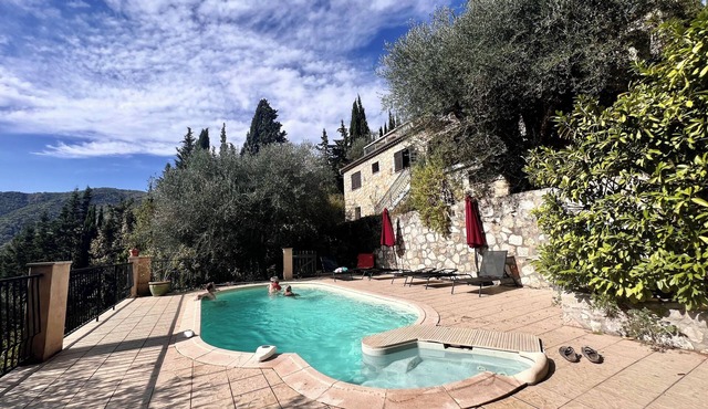 Near Nice large private villa and pool