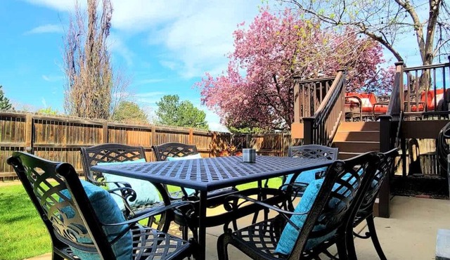 Near Park Dining - Easy Access to Downtown