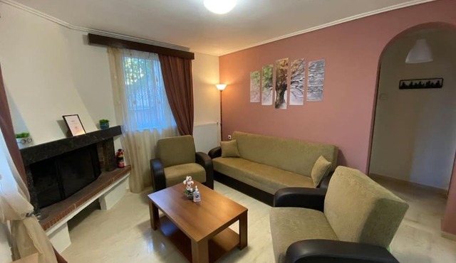 Near sea/Airport, Queen size bed, Fireplace