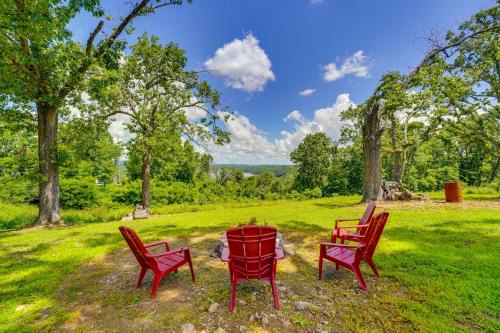 Near Table Rock Lake: Family Home w/Deck & Views
