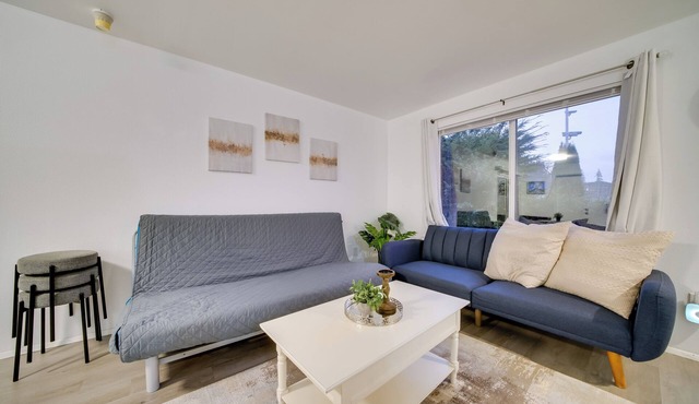 Near Tech Hub & Transit: Central Bellevue Home