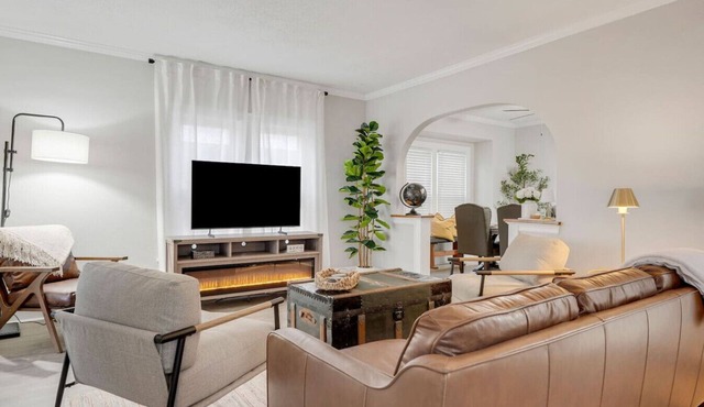 Near Walnut Beach, Near Bridge St., Sleeps 6