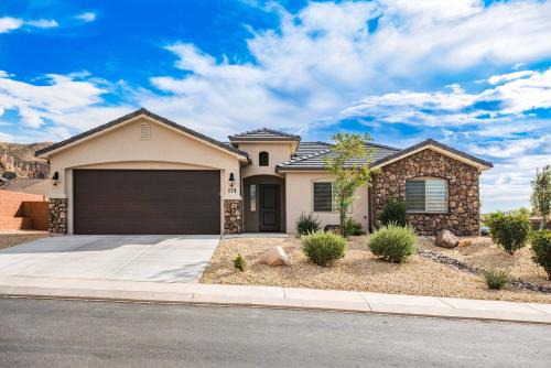 Near Zion 3BR RV Trailer Parking EV Charge