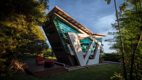 Nebulae Loft Design Stay with Jacuzzi & Firepit