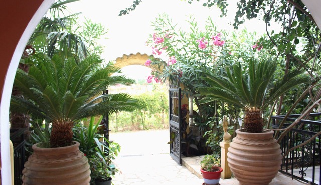 'Nefeli Apartment 1st Floor' with Sea View, Garden & Wi-Fi