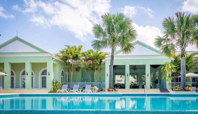 Negril Ocean Front, Beach, Pool Free Wifi, A/C, Outdoor Kitchen,Dining,Hot Tub.