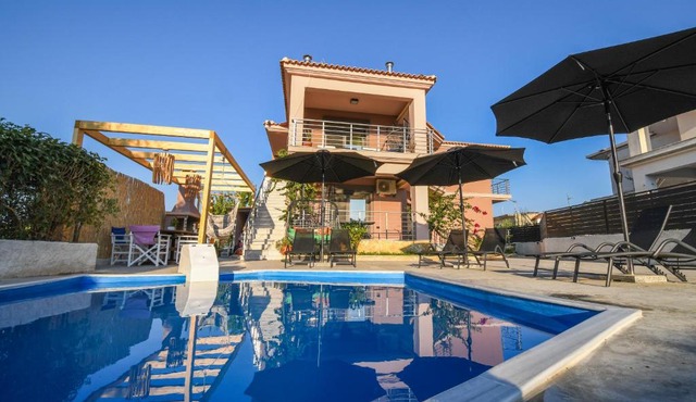 Nektarios & Eftychia Suites - Two Independent Apartments with Shared Pool & BBQ