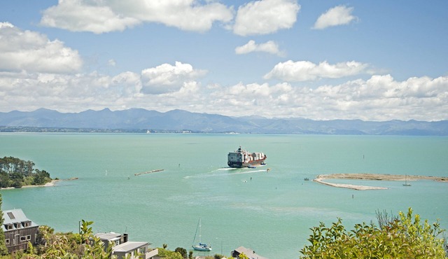 Nelson Waterfront Home with Spectacular views & Spa pool