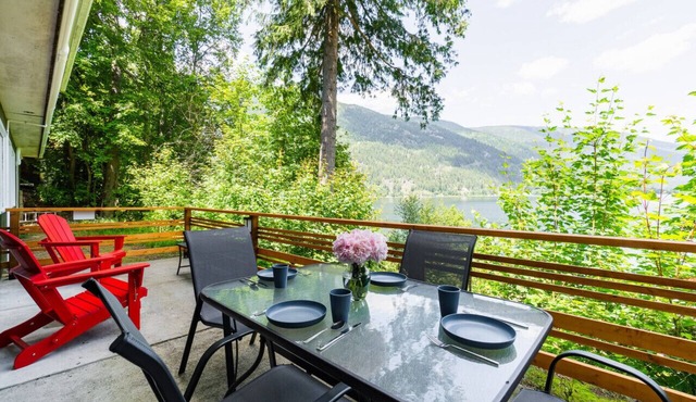 Nelson, What a view, 3 Queens, 2 Singles full kitchen, Beach front, Mountain Views