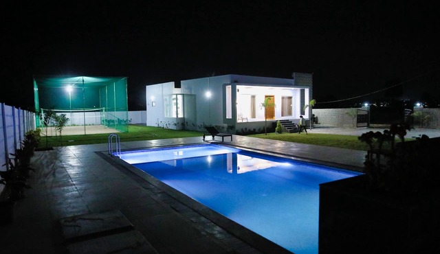 Neo Farm House with Pool, Beach Volley Ball & 5Beds(A/C)