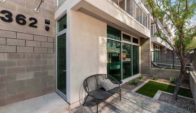 Neptune's Studio Apartment with Pool!