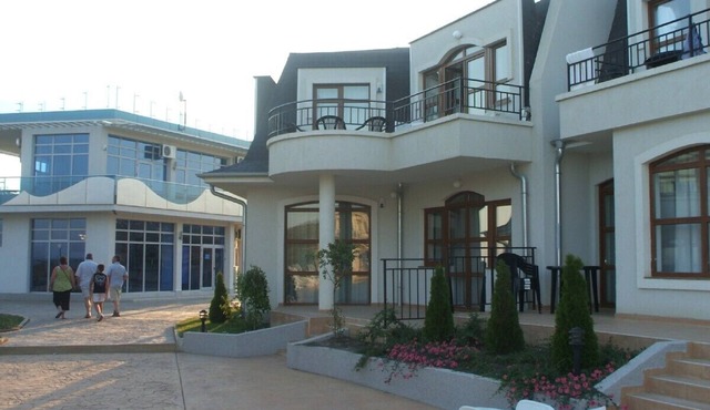 Nessebarview spacious 2 bedroom first floor corner apartment, near sunny beach