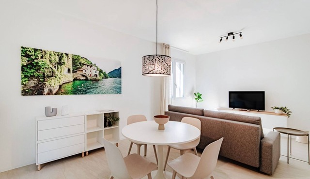 Nesso: Elegant three-room apartment with 2 balconies
