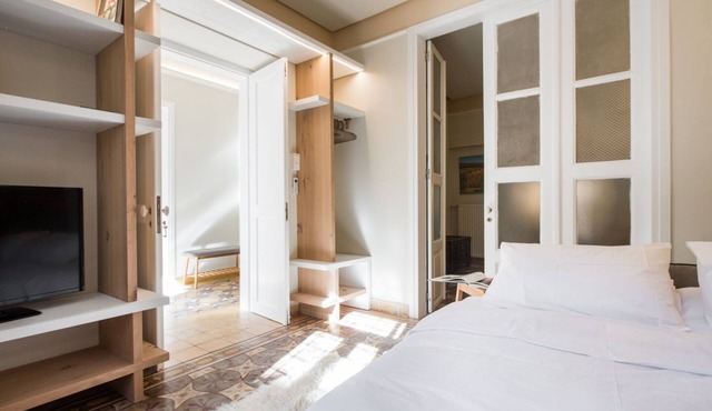 Nest, just a few steps from Acropolis!