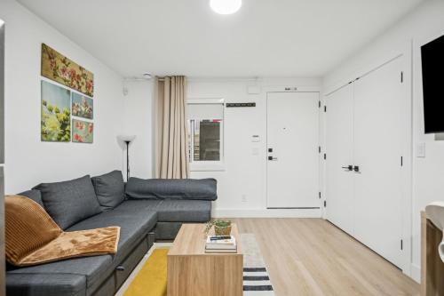 NEST- Modern 2BR Basement Retreat in South Surrey
