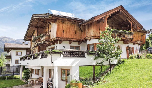 Nestled between the Carnic Ridge and the Lienz Dolomites on the sunny side of the Alps, these apartm