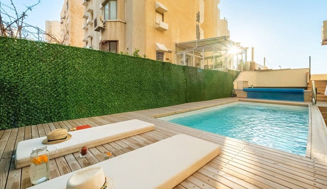 Netanya Beach & Pool Comfort Stay