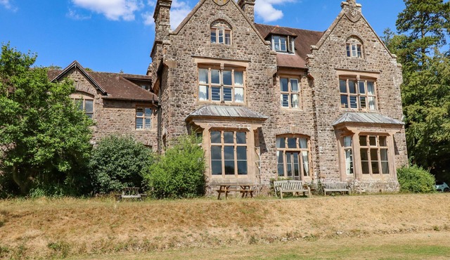 NETHERCOTT HOUSE, family friendly, with open fire in Hatherleigh