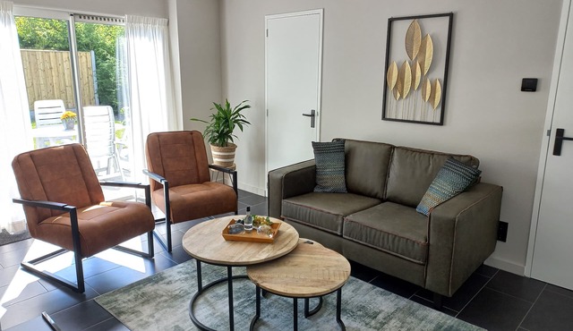 Nette vakantie woning met tuin en terrassen midden in het dorp